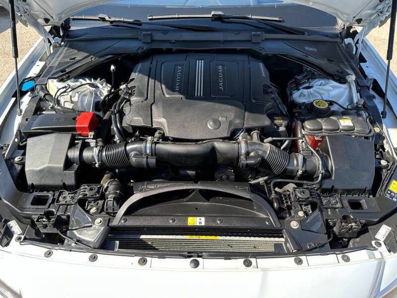 Used 2016 Jaguar XF R-Sport image 27