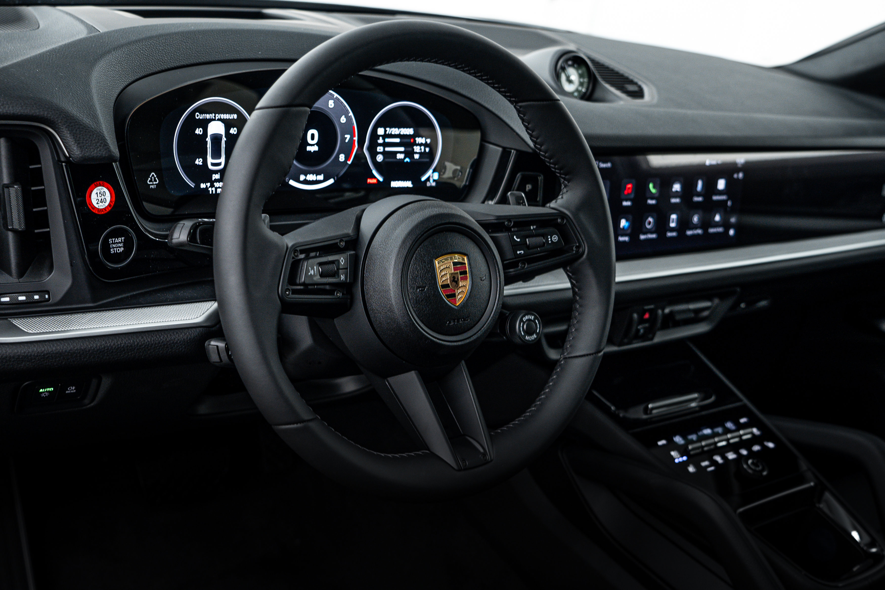 Certified 2025 Porsche Cayenne Coupe image 14