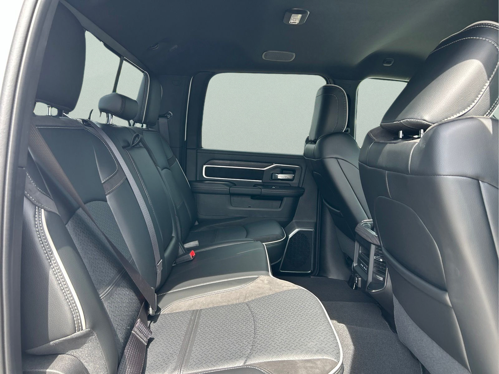 New 2026 RAM 2500 Laramie AWD/4WD image 11