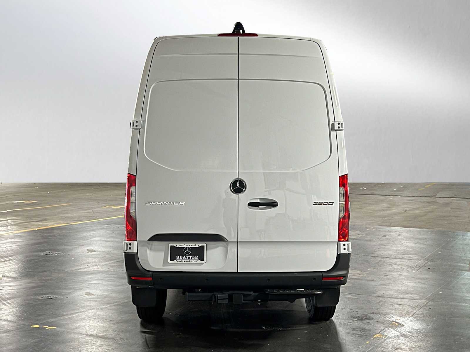 Used 2025 Mercedes-Benz Sprinter 2500 image 4