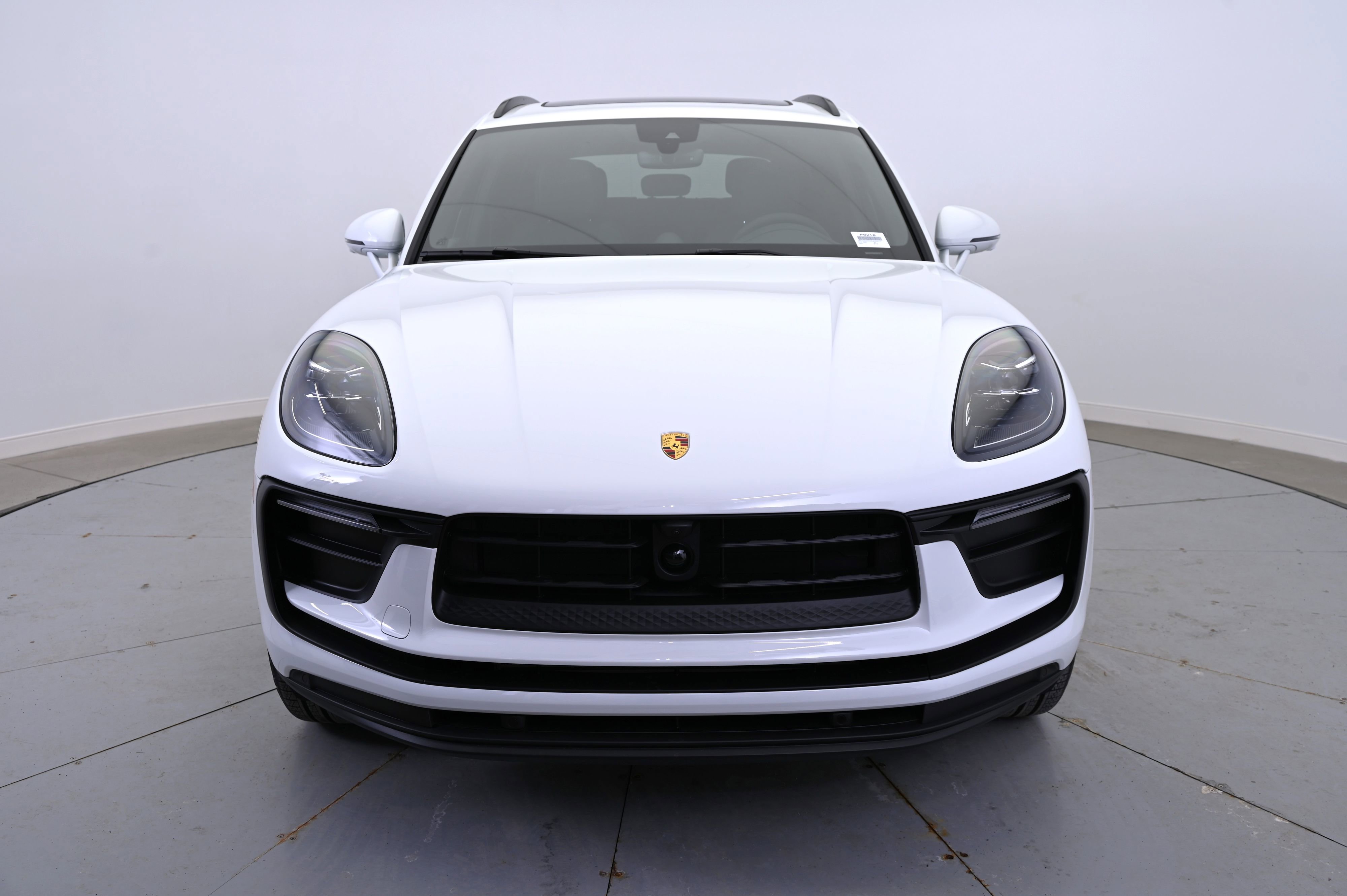 Used 2025 Porsche Macan image 10