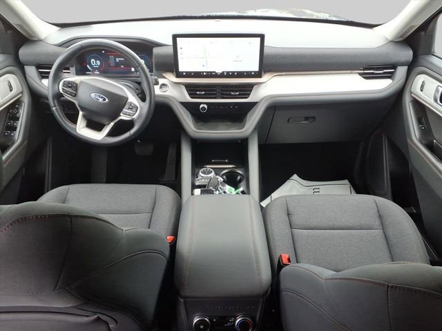 Used 2025 Ford Explorer Active AWD/4WD image 8