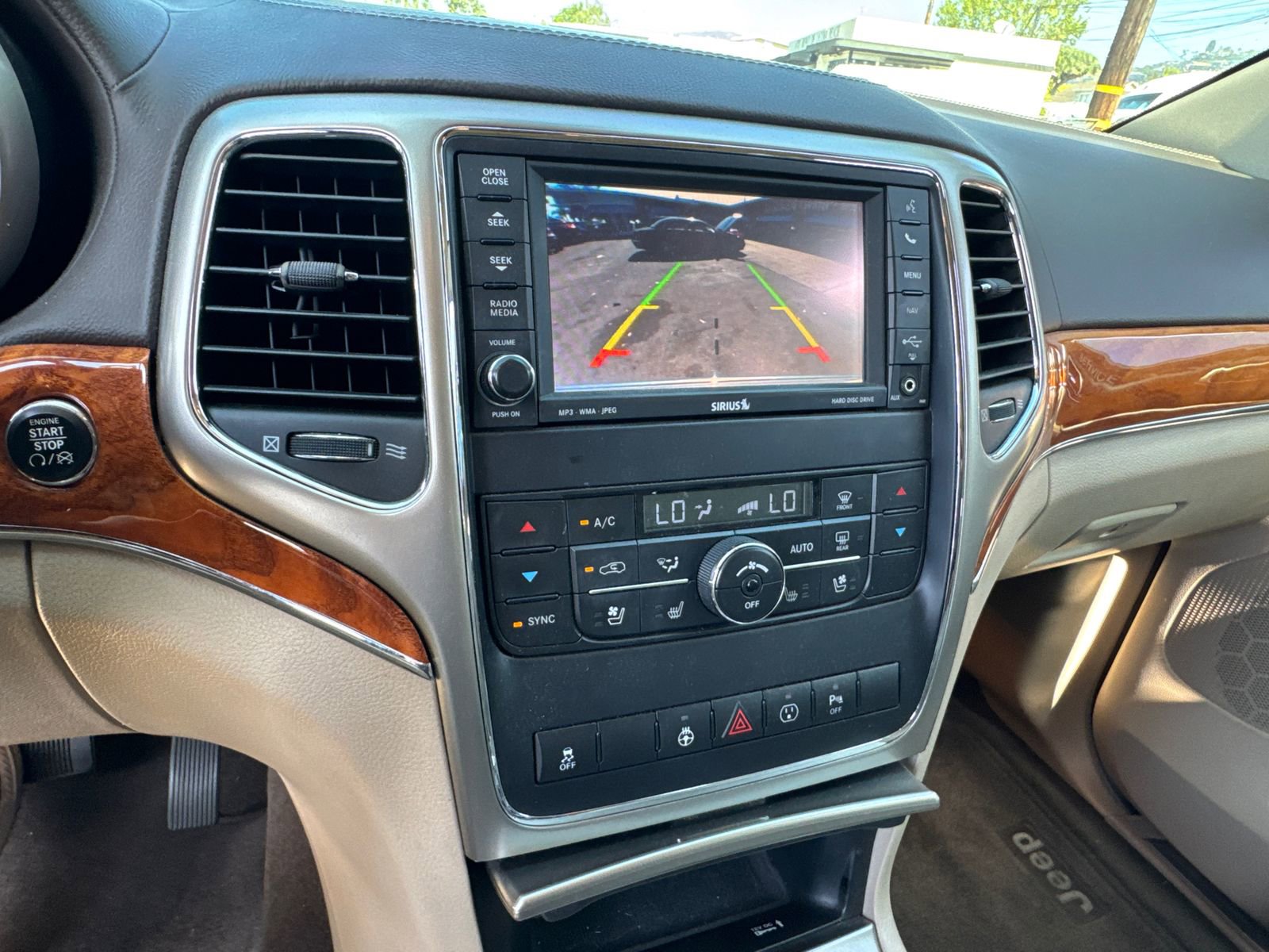 Used 2013 Jeep Grand Cherokee Overland AWD/4WD image 19