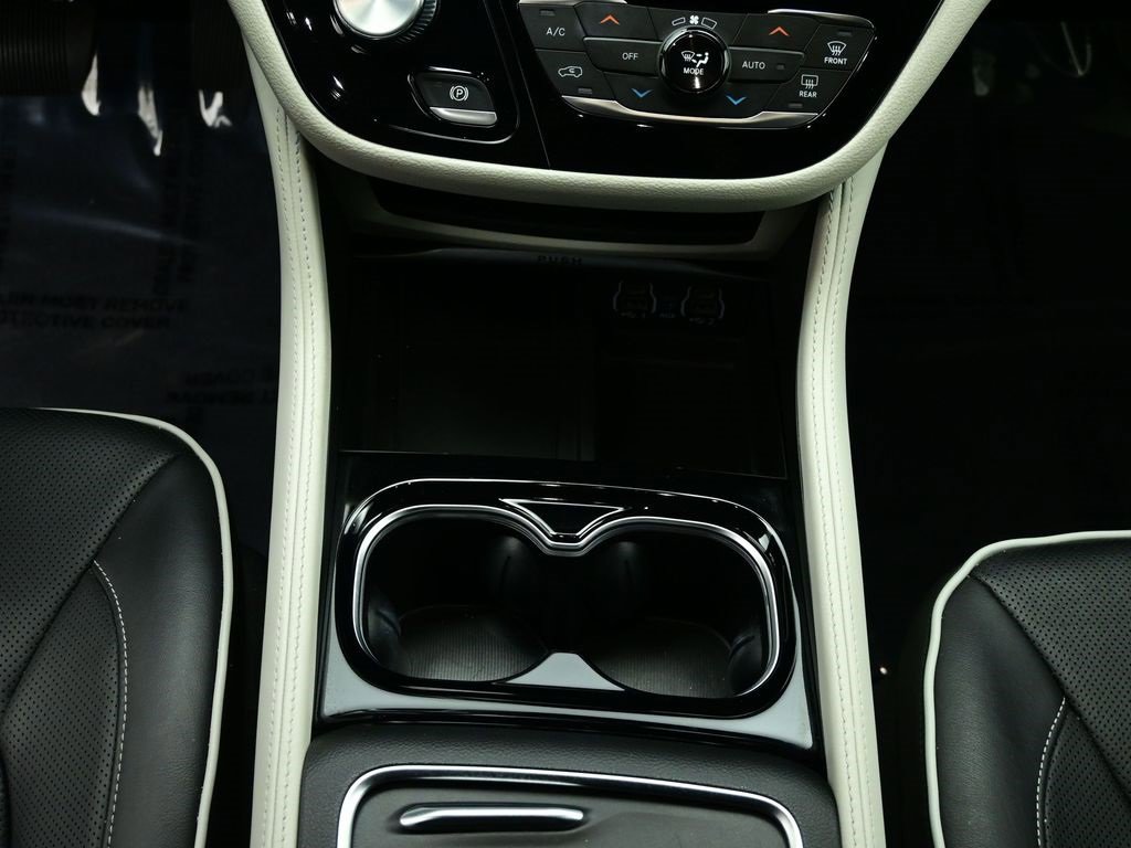 Used 2022 Chrysler Pacifica Limited image 7