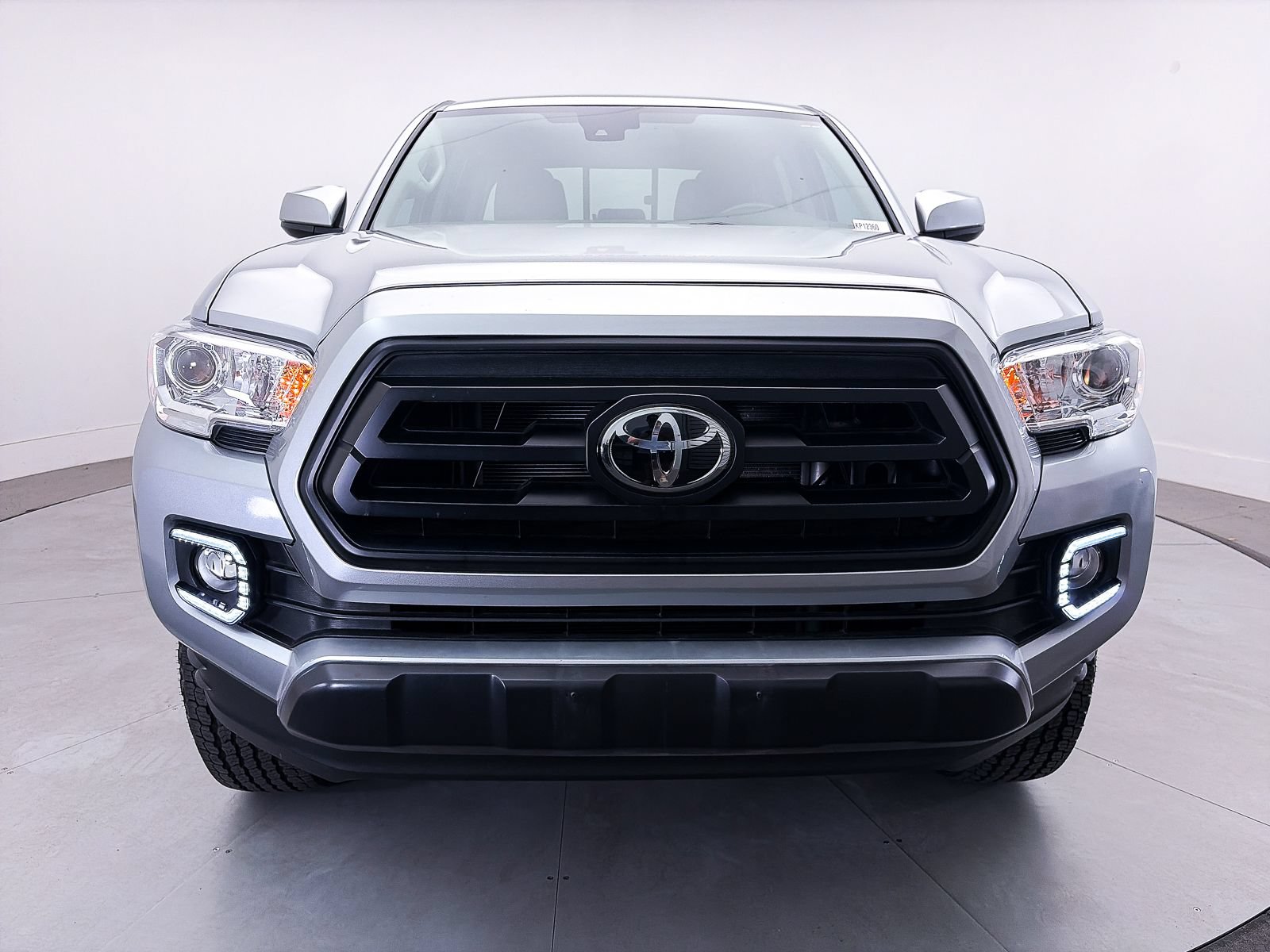 Used 2023 Toyota Tacoma SR w/ SR Convenience Package RWD image 11