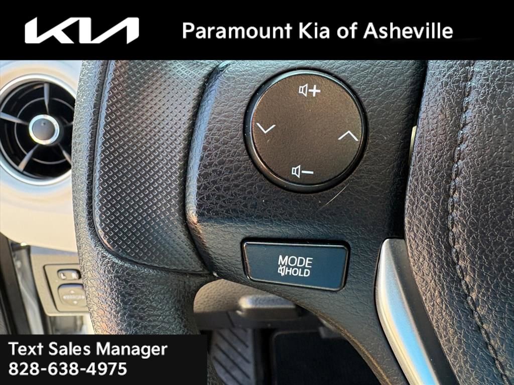 Used 2018 Toyota Corolla LE FWD image 12