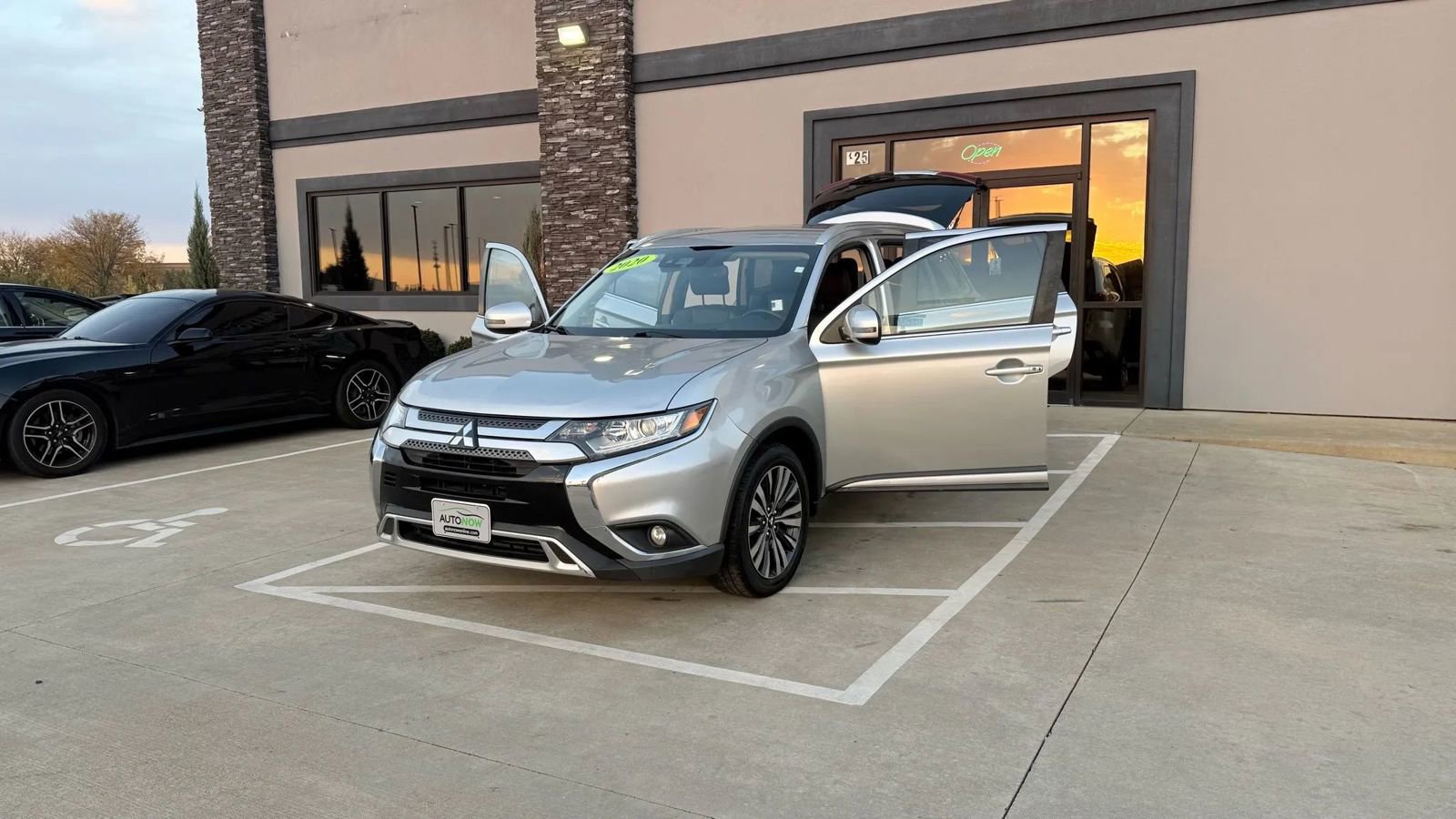 Used 2020 Mitsubishi Outlander SE image 28