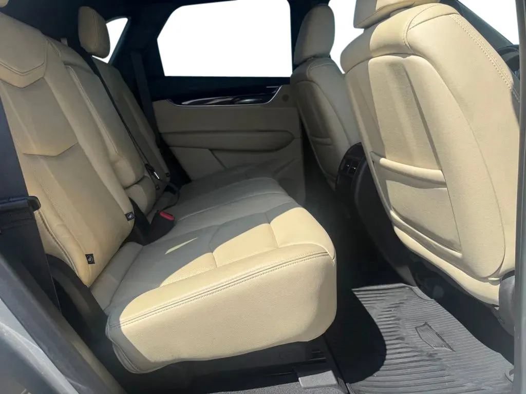 Used 2018 Cadillac XT5 Luxury w/ Driver Awareness Package FWD image 16