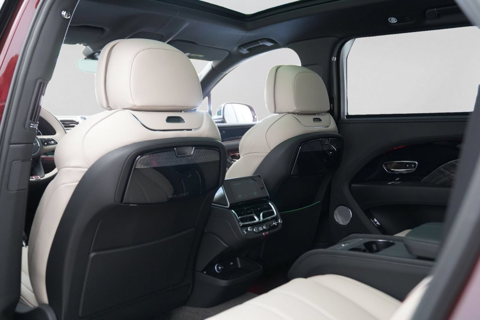 New 2026 Bentley Bentayga Extended Wheelbase AWD/4WD image 17