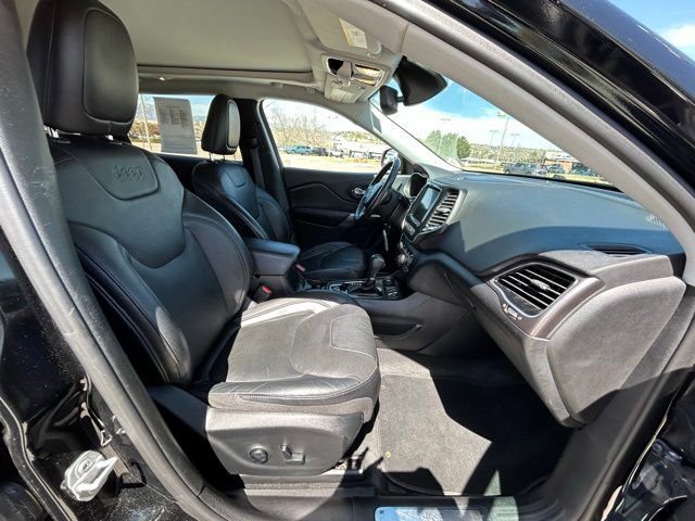 Used 2019 Jeep Cherokee Limited w/ Technology Group AWD/4WD image 33