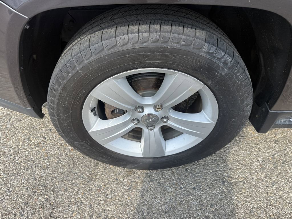 Used 2015 Jeep Compass High Altitude image 23