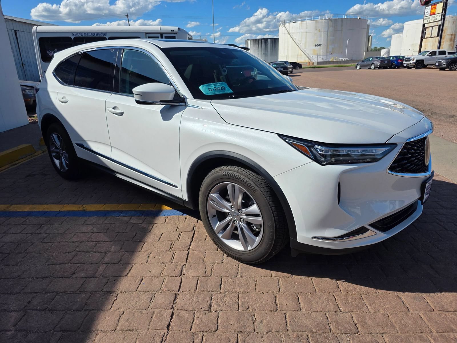 Used 2023 Acura MDX SH-AWD image 3