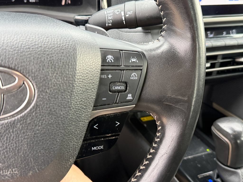 Used 2025 Toyota Camry SE FWD image 17