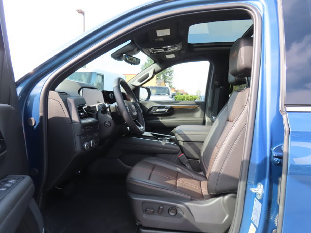Used 2026 Chevrolet Suburban High Country AWD/4WD image 15