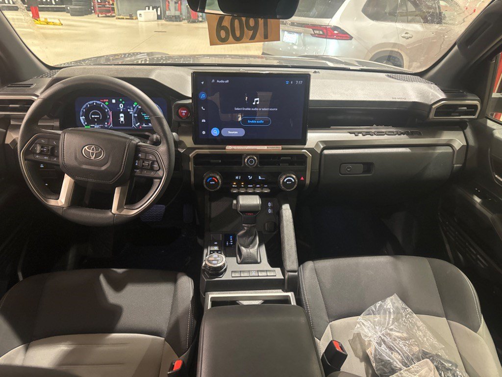 Certified 2025 Toyota Tacoma TRD Off-Road AWD/4WD image 10
