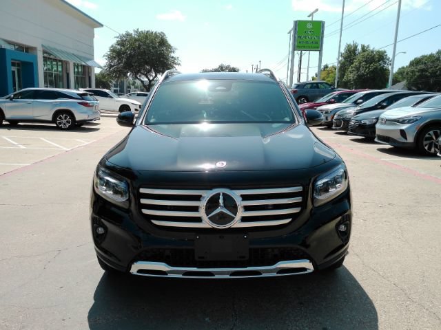 Used 2024 Mercedes-Benz GLB 250 w/ Exclusive Package image 3