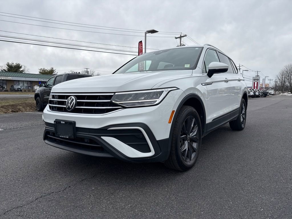 Used 2022 Volkswagen Tiguan SE image 3