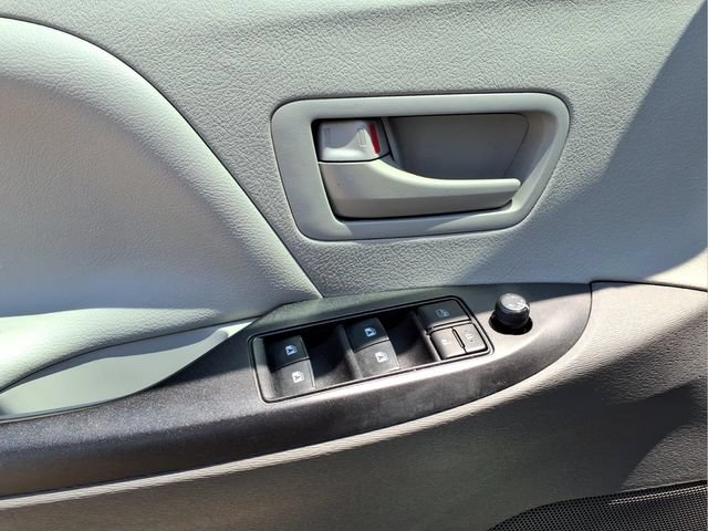 Used 2020 Toyota Sienna L FWD image 11