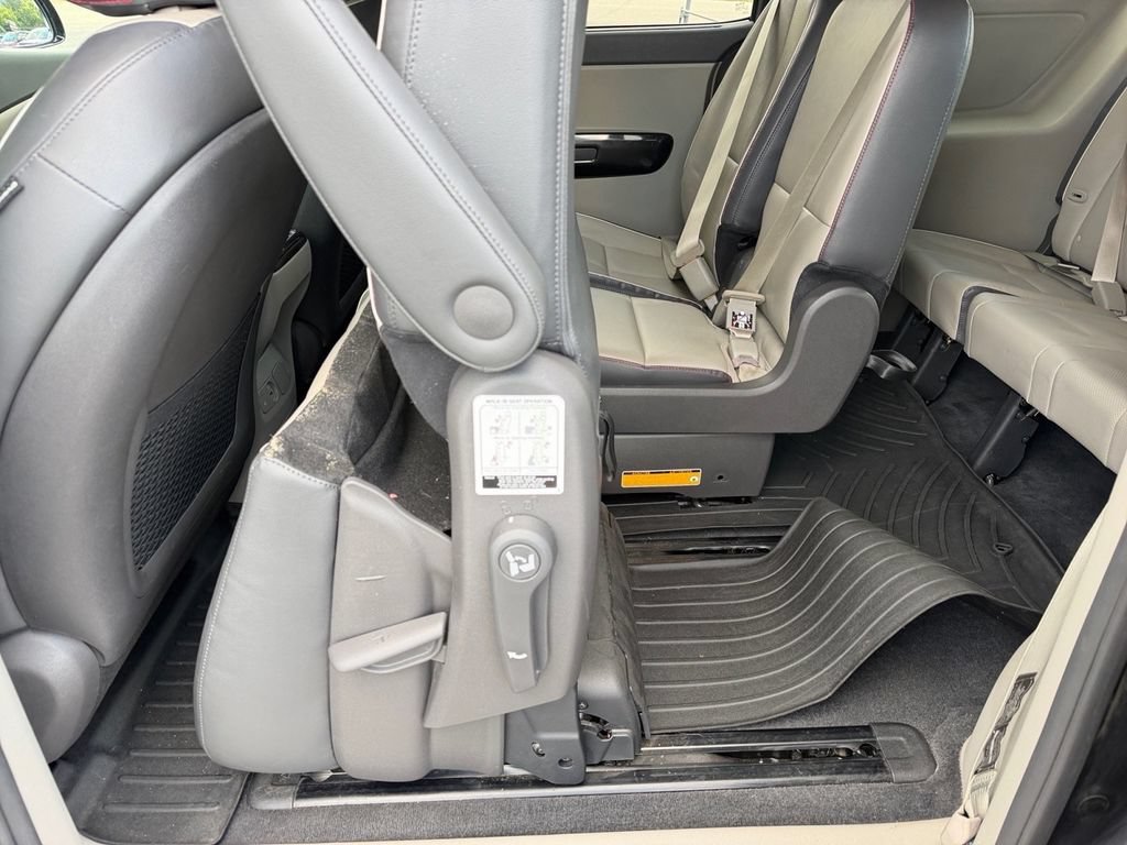 Used 2017 Kia Sedona EX FWD image 16
