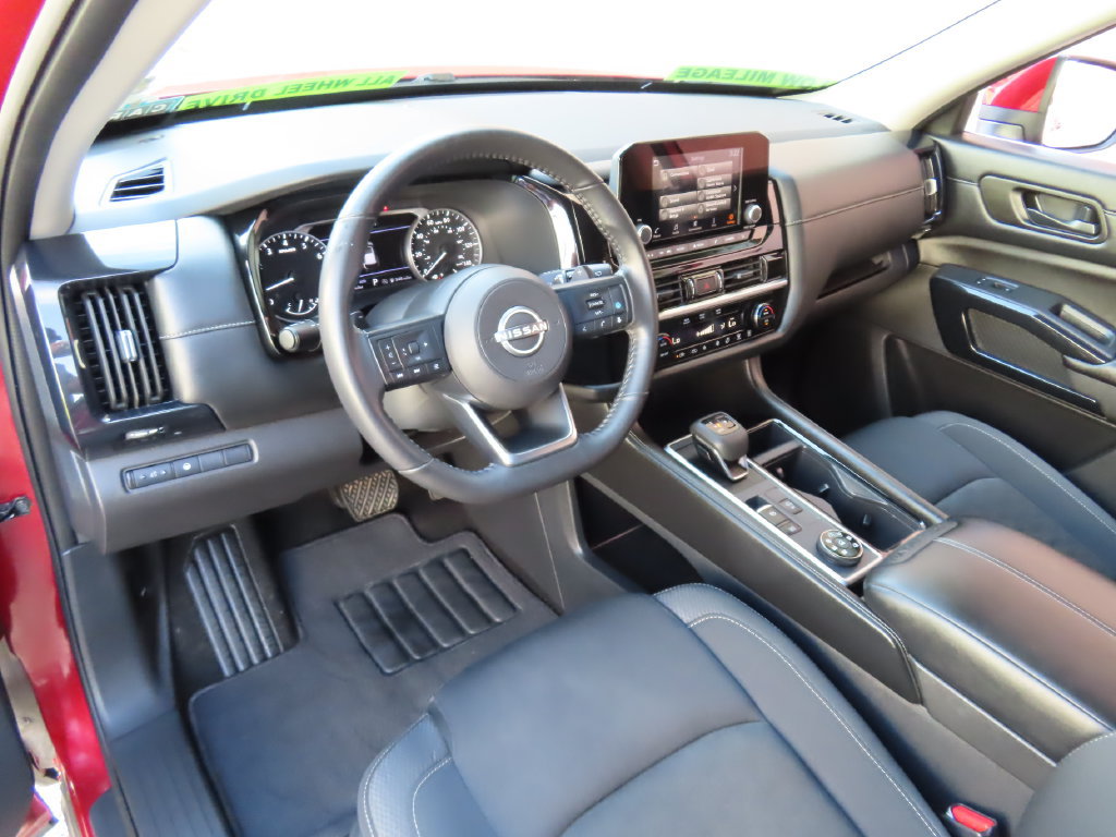 Used 2024 Nissan Pathfinder SV AWD/4WD image 23