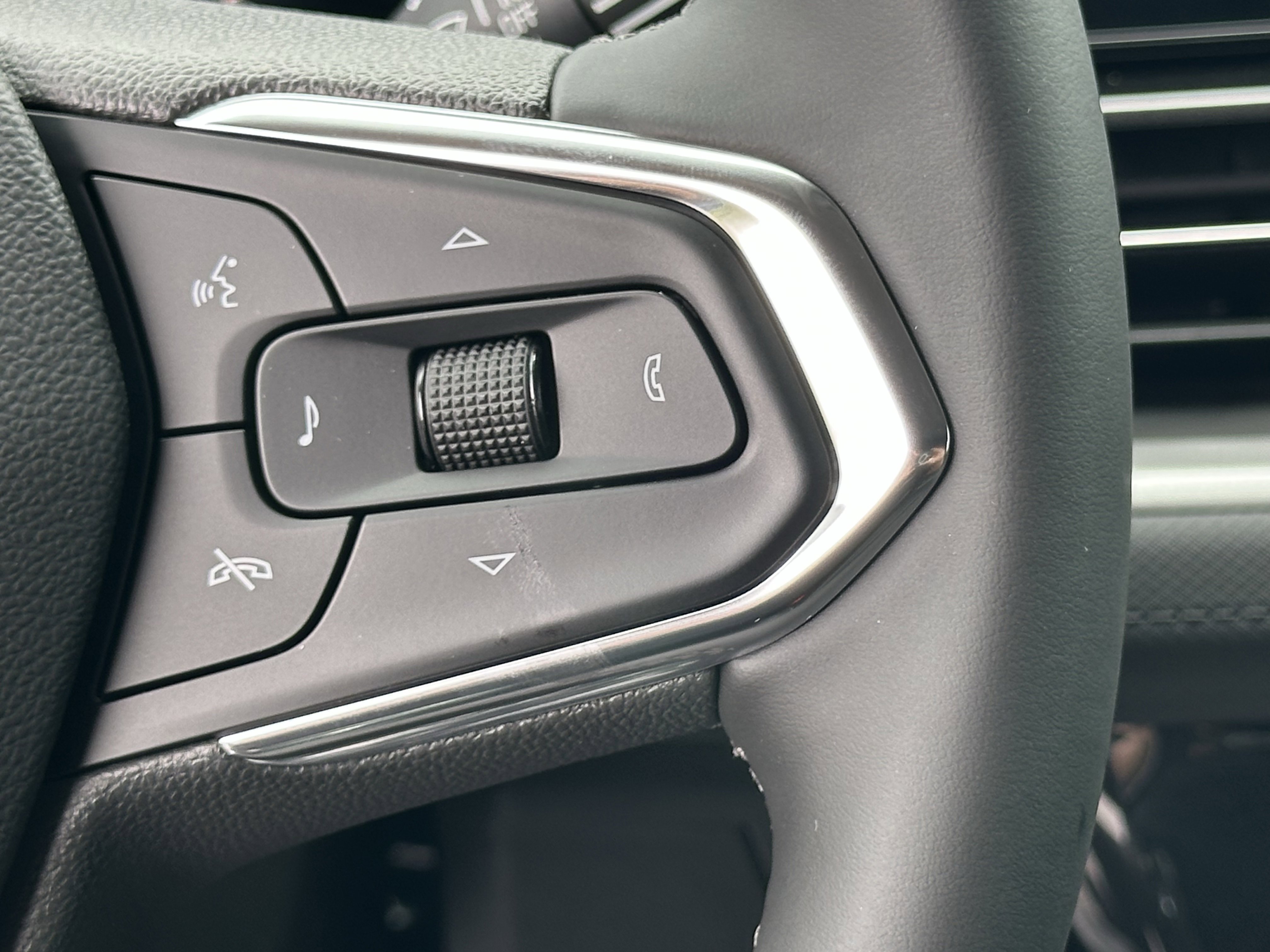 New 2026 Chevrolet TrailBlazer LT w/ LT Cold Weather Package FWD image 19