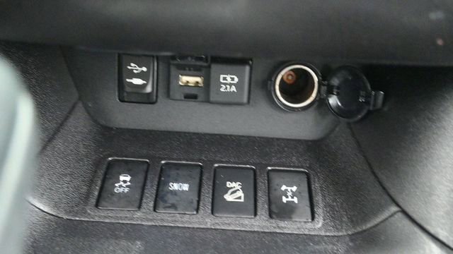 Used 2019 Toyota Highlander SE w/ Nightshade Edition AWD/4WD image 28