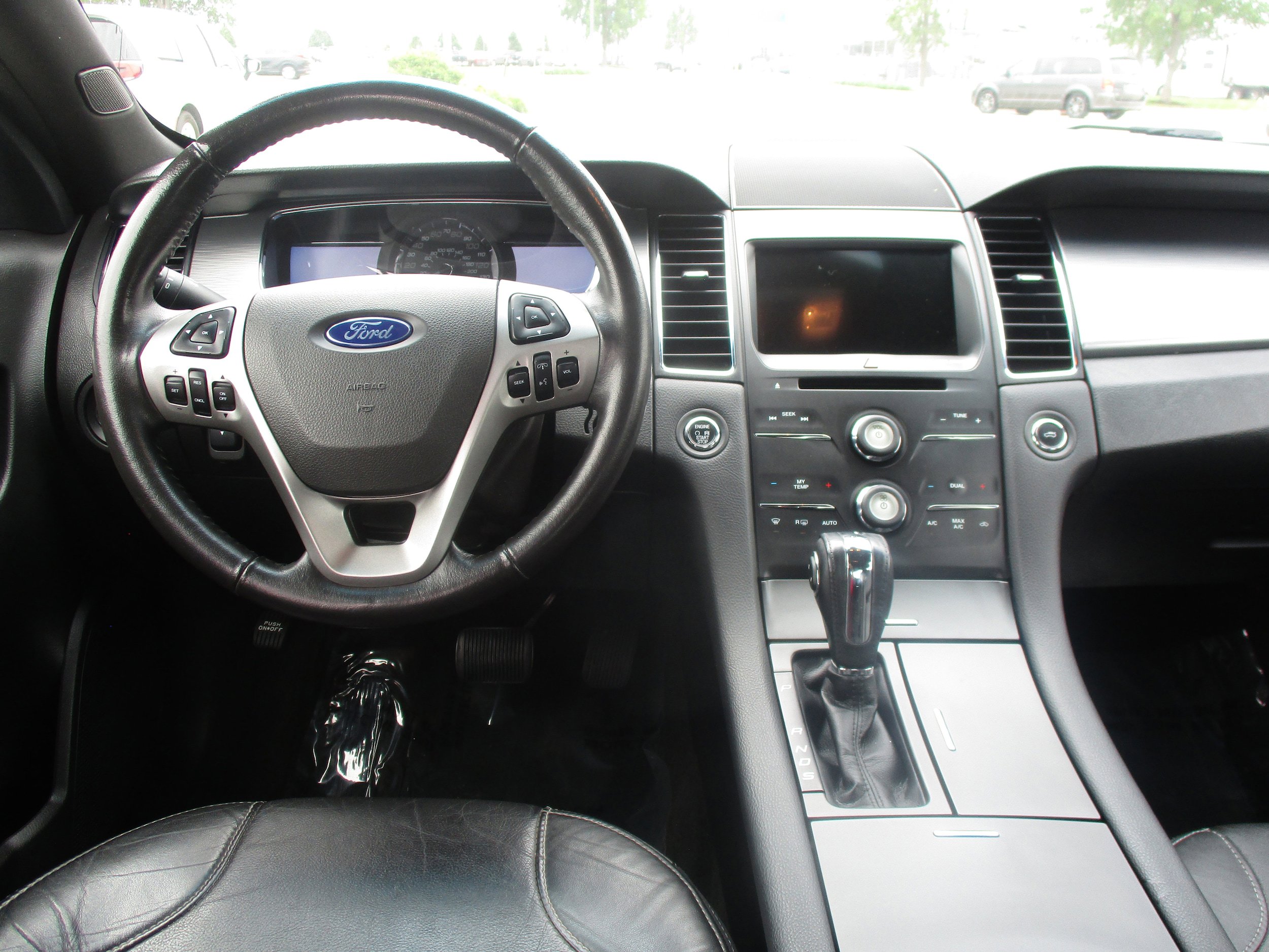Used 2016 Ford Taurus SEL w/ Equipment Group 201A FWD image 14