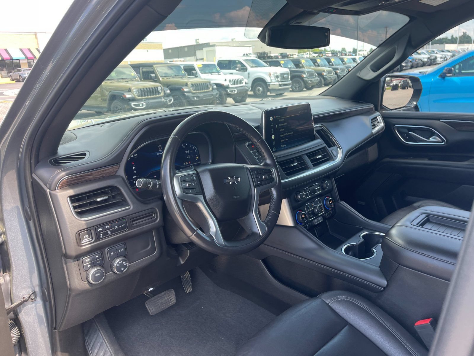 Used 2022 Chevrolet Suburban Z71 AWD/4WD image 11