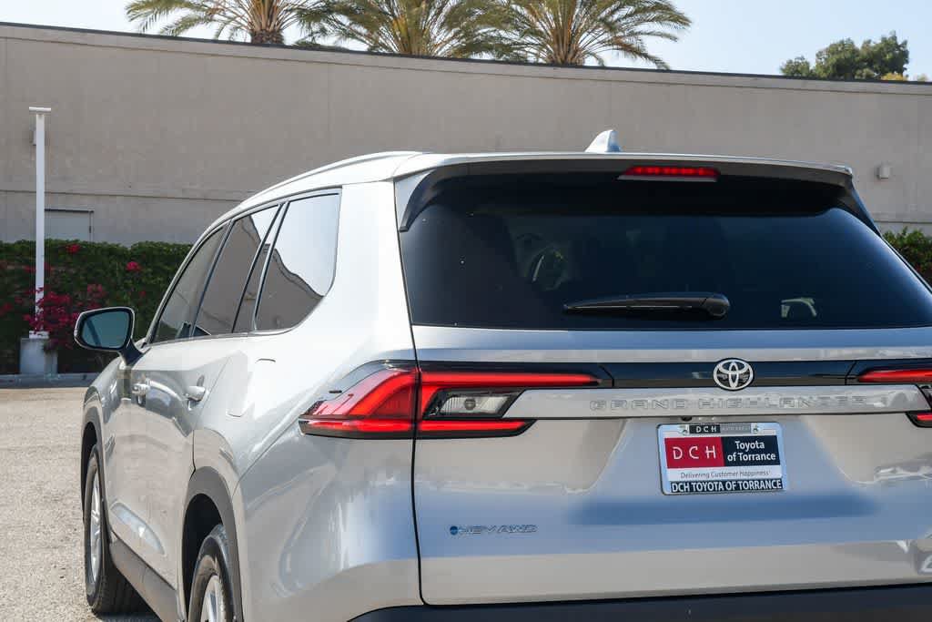 Used 2025 Toyota Grand Highlander AWD Hybrid image 6