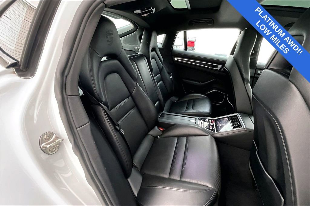 Used 2022 Porsche Panamera Platinum Edition image 33
