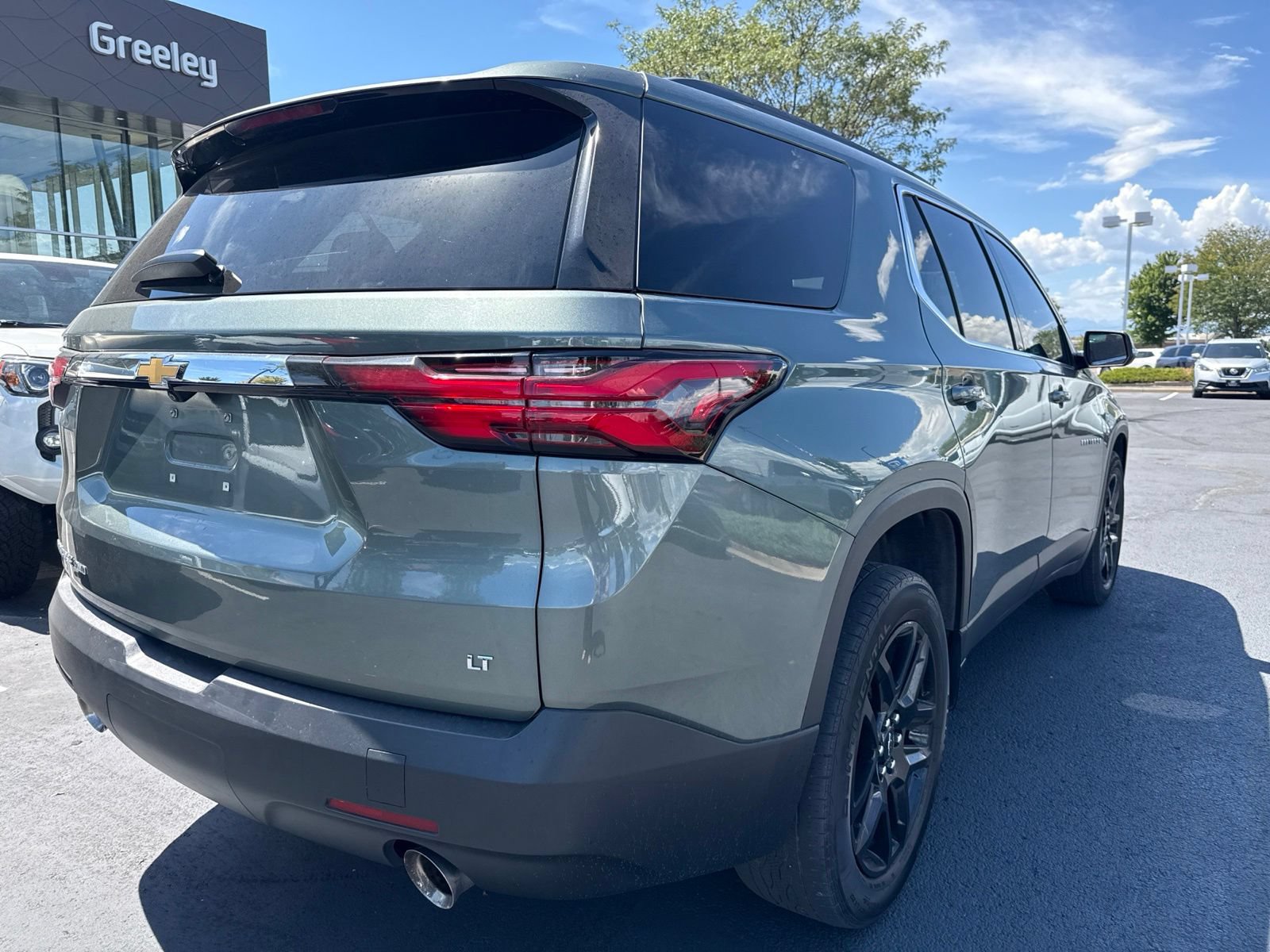Used 2023 Chevrolet Traverse LT w/ LPO, Cargo Package AWD/4WD image 5