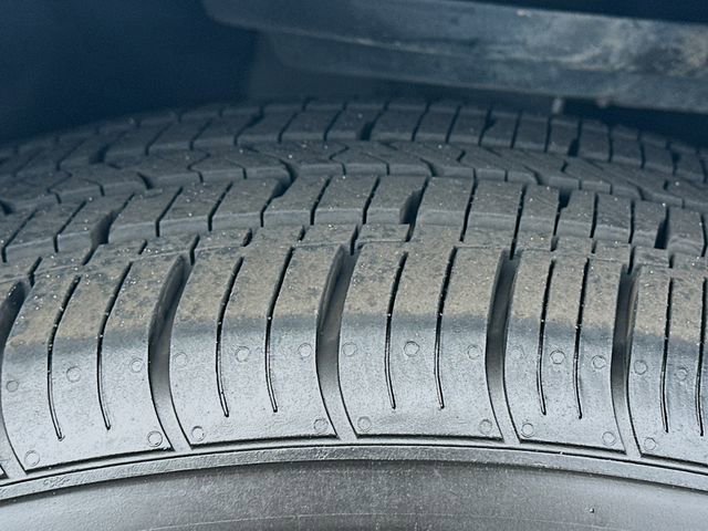 Used 2025 Cadillac XT4 Premium Luxury image 32