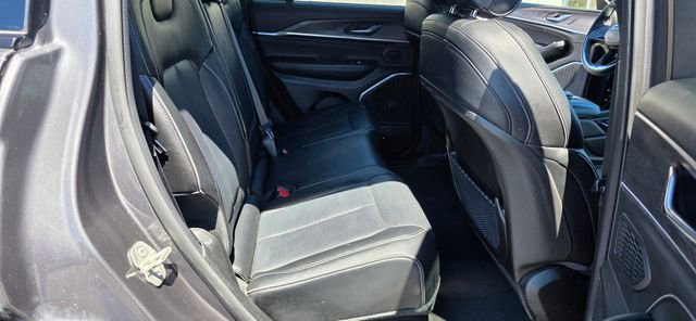 Used 2024 Jeep Grand Cherokee Overland AWD/4WD image 13