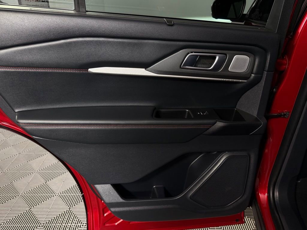 Used 2025 Ford Explorer ST image 21