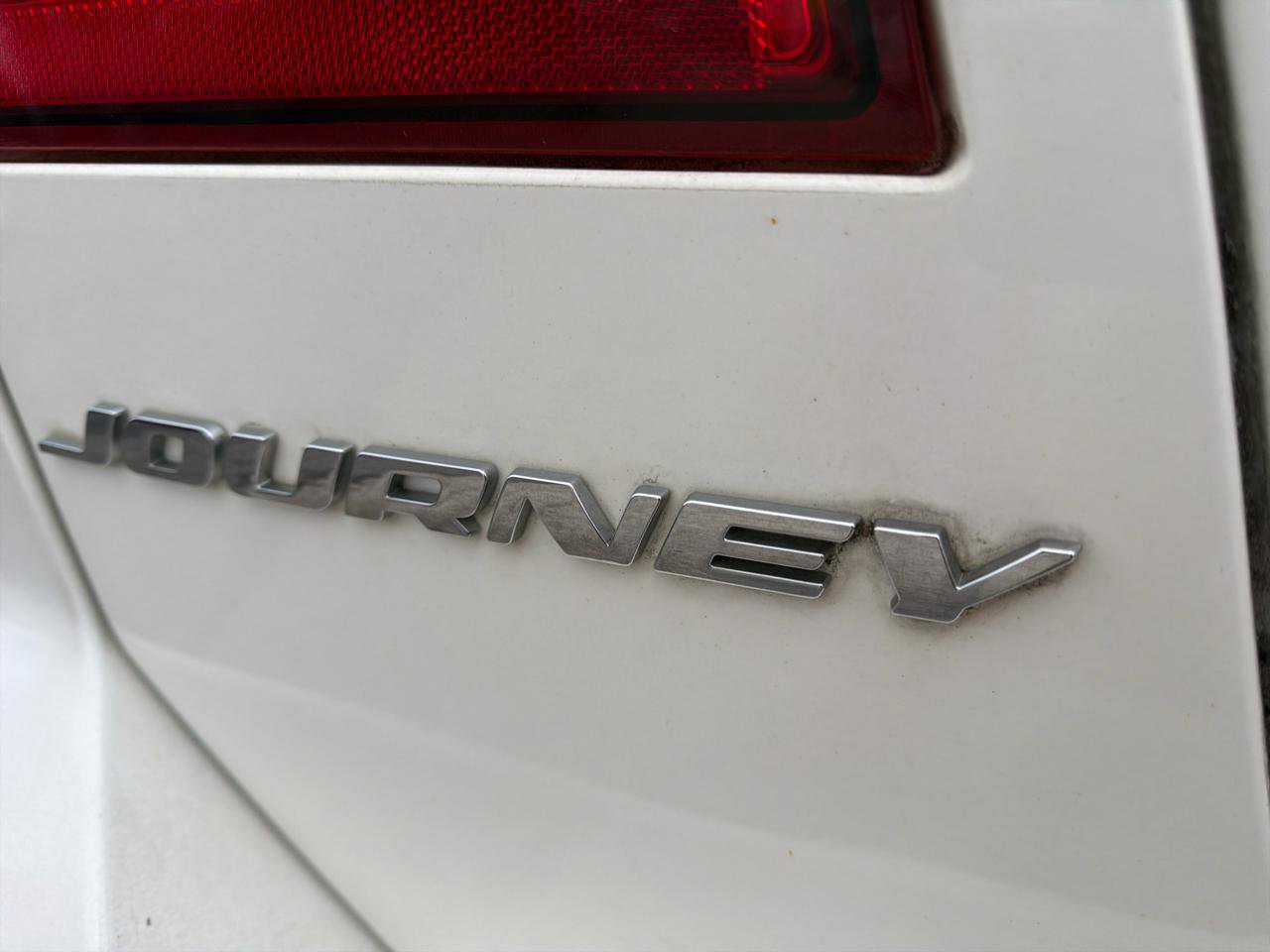 Used 2015 Dodge Journey SXT w/ Flexible Seating Group image 8