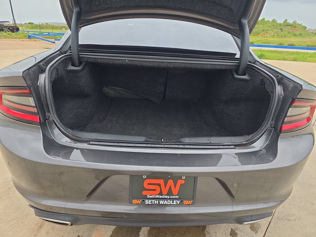 Used 2018 Dodge Charger SXT w/ Blacktop Package RWD image 12