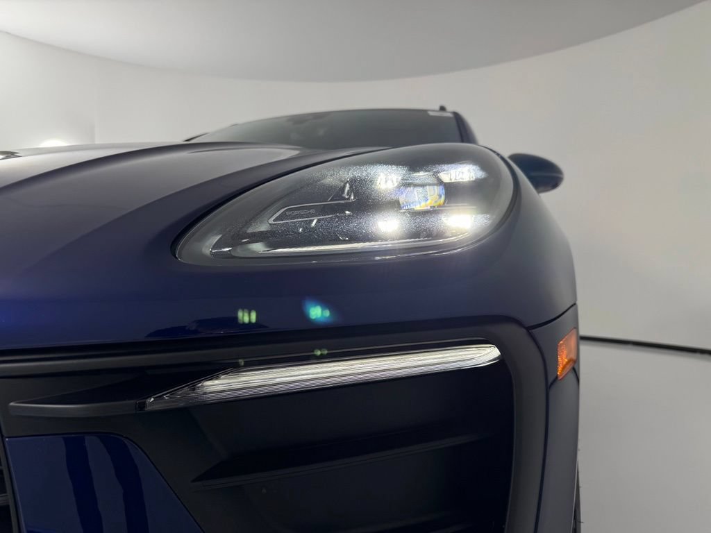 Certified 2026 Porsche Macan AWD/4WD image 24