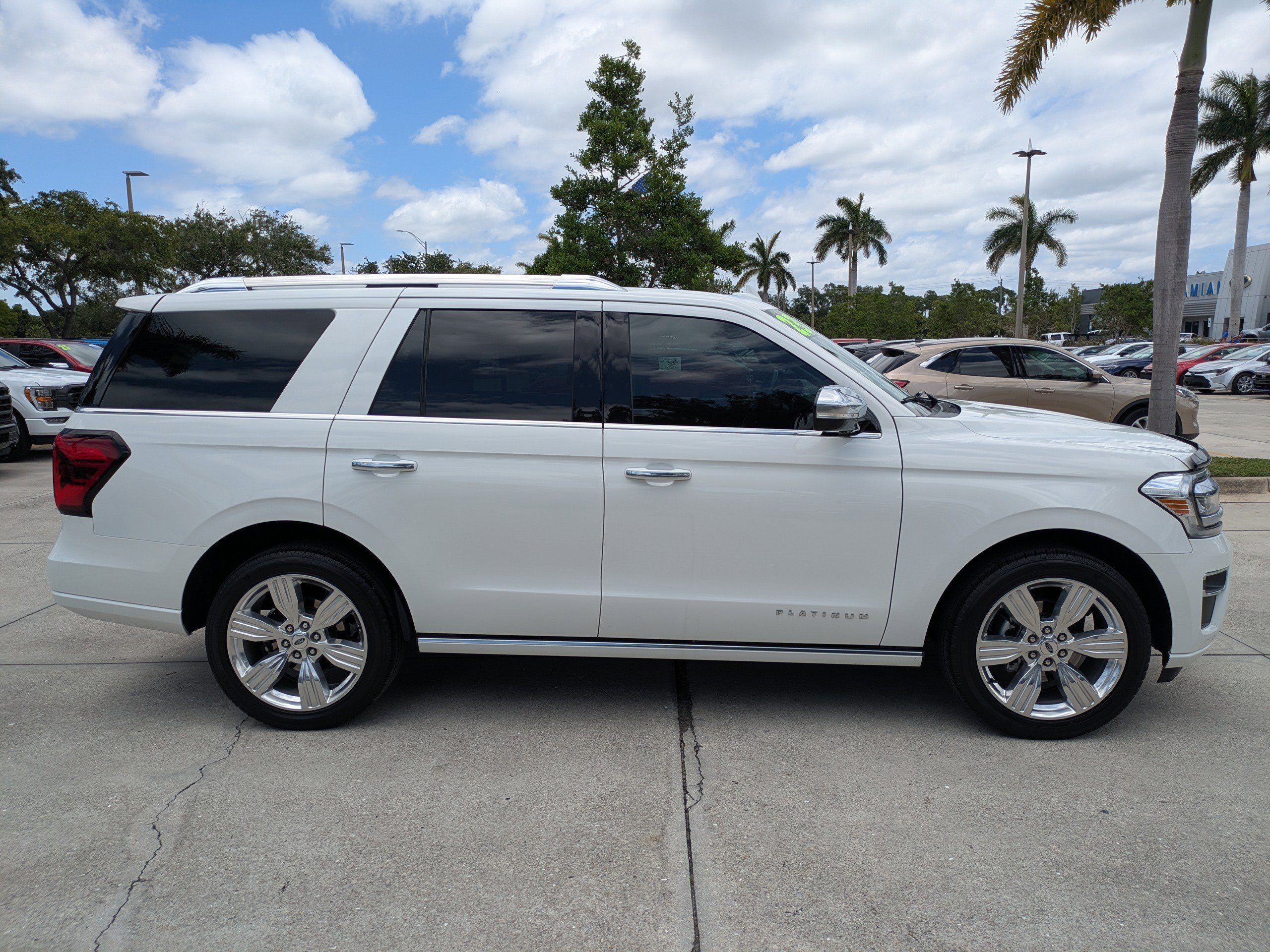 Certified 2023 Ford Expedition Platinum RWD image 3