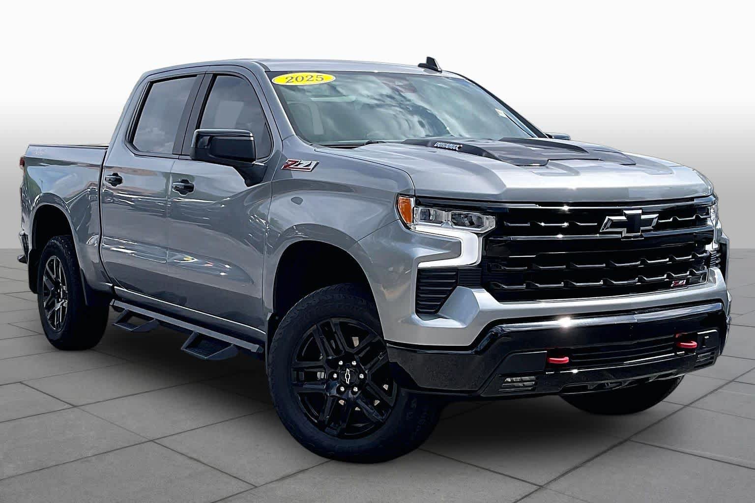 Used 2025 Chevrolet Silverado 1500 LT Trail Boss w/ Convenience Package II AWD/4WD image 3