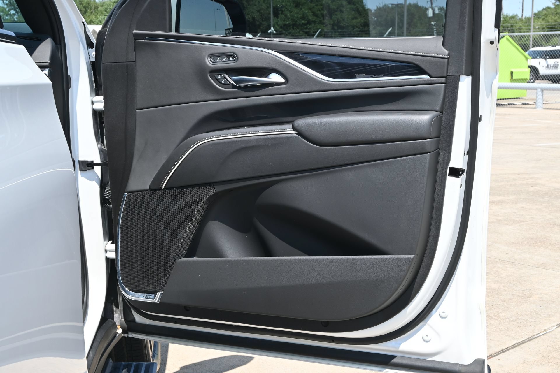 Used 2023 Cadillac Escalade ESV Sport w/ LPO, ONYX Package AWD/4WD image 27