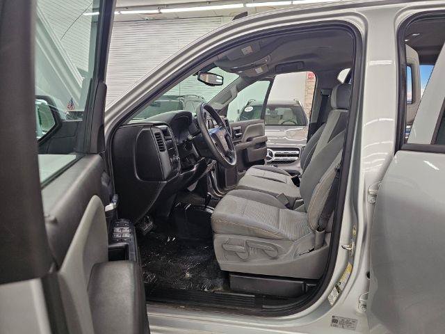 Used 2018 Chevrolet Silverado 1500 Custom w/ Custom Value Package AWD/4WD image 8