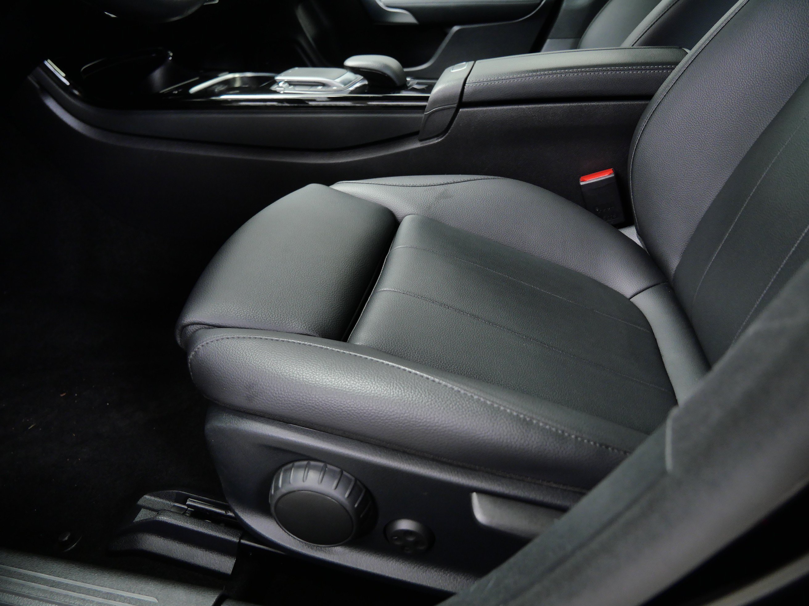 Certified 2022 Mercedes-Benz CLA 250 4MATIC w/ Premium Package Lite image 17