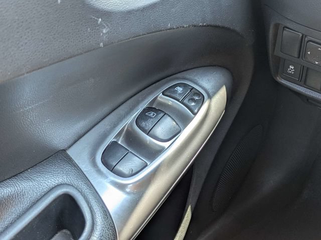 Used 2011 Nissan Juke SV FWD image 22