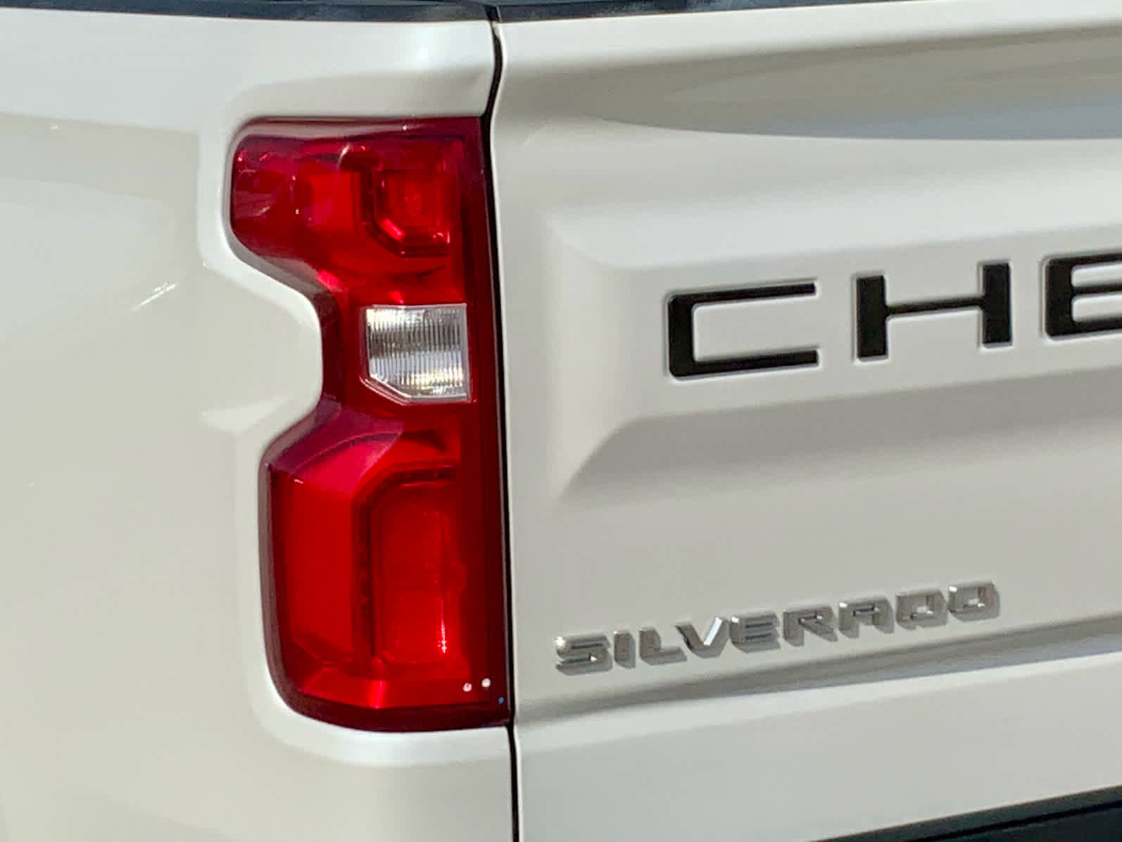 Used 2021 Chevrolet Silverado 1500 High Country w/ Technology Package AWD/4WD image 15