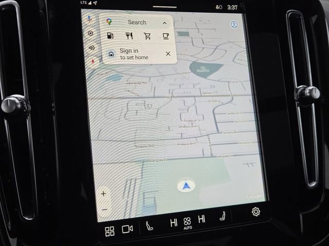 Used 2025 Volvo XC40 B5 Plus image 4