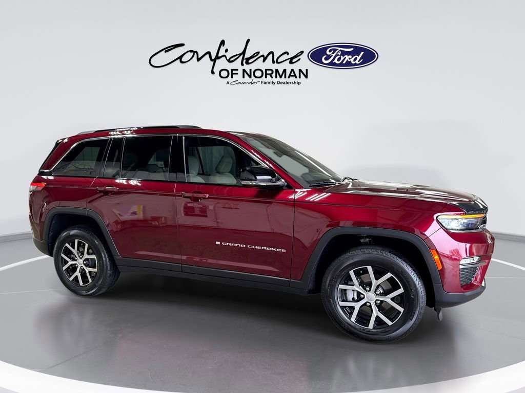 Used 2025 Jeep Grand Cherokee Limited image 10