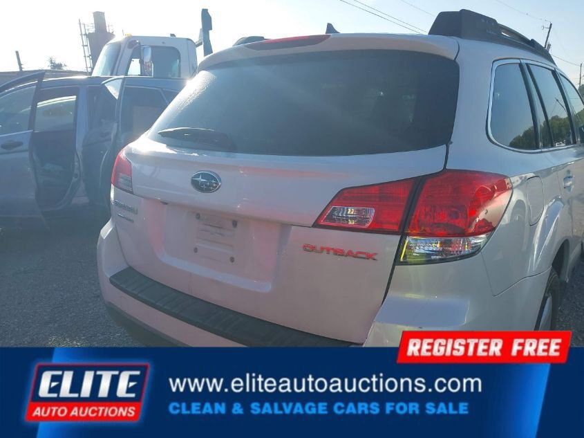 Used 2013 Subaru Outback 2.5i Limited image 32