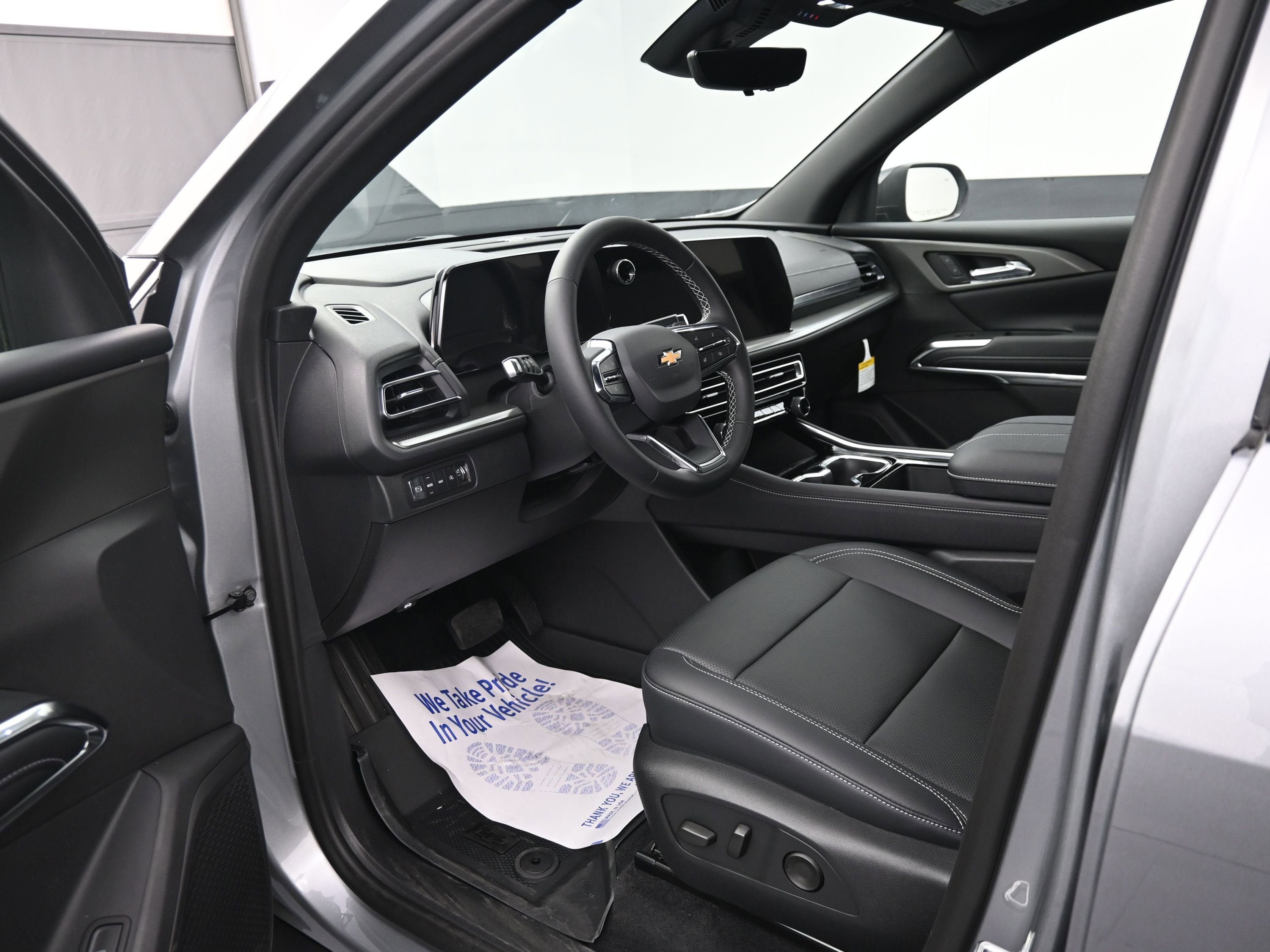 New 2026 Chevrolet Traverse LT w/ Driver Confidence Package AWD/4WD image 9