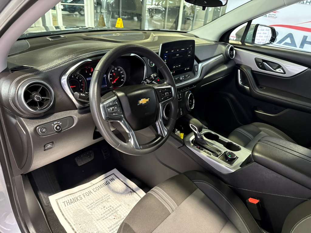 Used 2025 Chevrolet Blazer LT AWD/4WD image 35