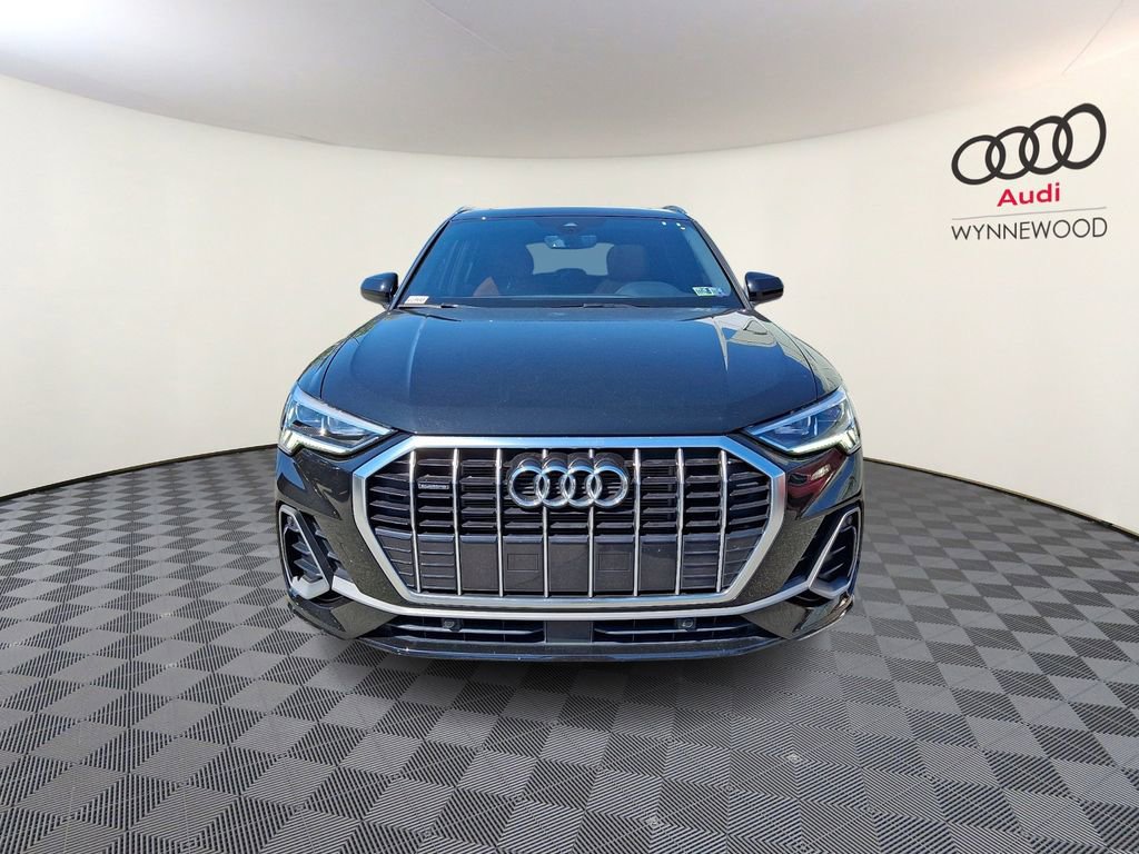 Used 2024 Audi Q3 2.0T Premium w/ Convenience Package AWD/4WD image 2